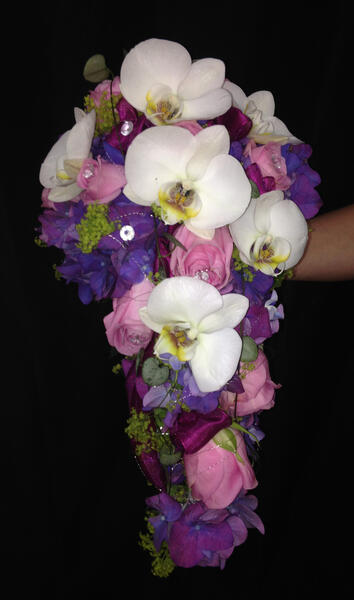 Brautstrauß mit weißen Orchideen